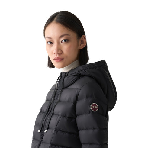 Piumino Donna lungo, con cappuccio dotato di coulisse e zip frontale